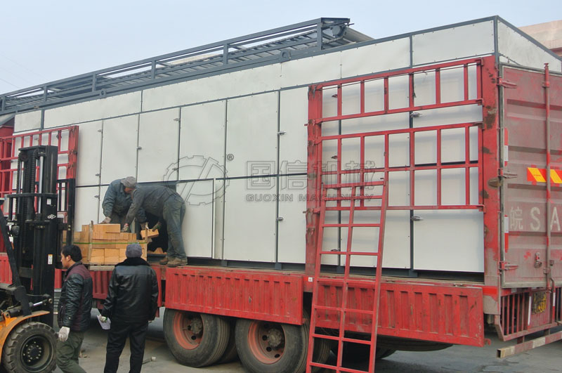 上午第一套網帶式辣椒專用烘干機正在裝貨